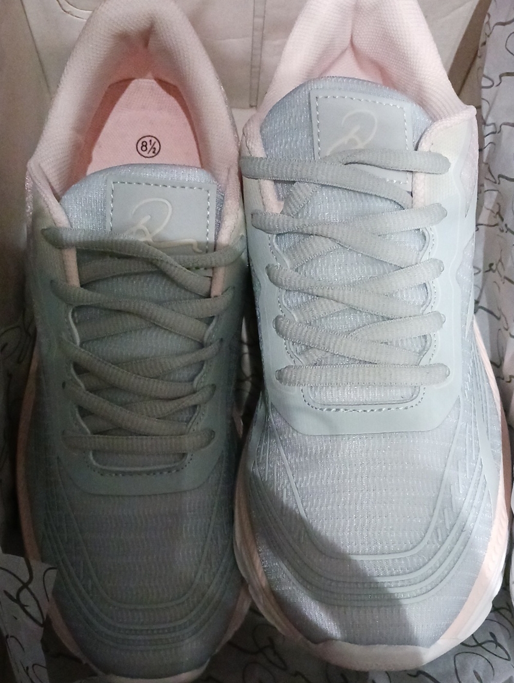 Women's Sneakers 8.5 Grey / Pink